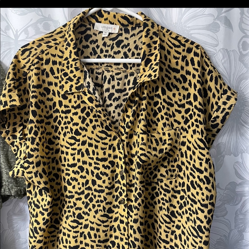 Gold and black top